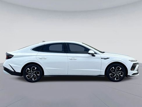 Used 2024 Hyundai Sonata SEL FWD image 2