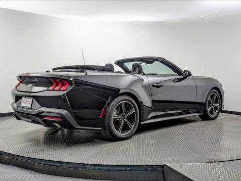 Used 2024 Ford Mustang Convertible image 7