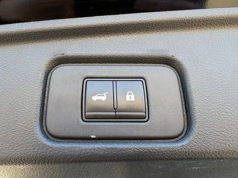 Used 2022 Nissan Pathfinder SL image 36