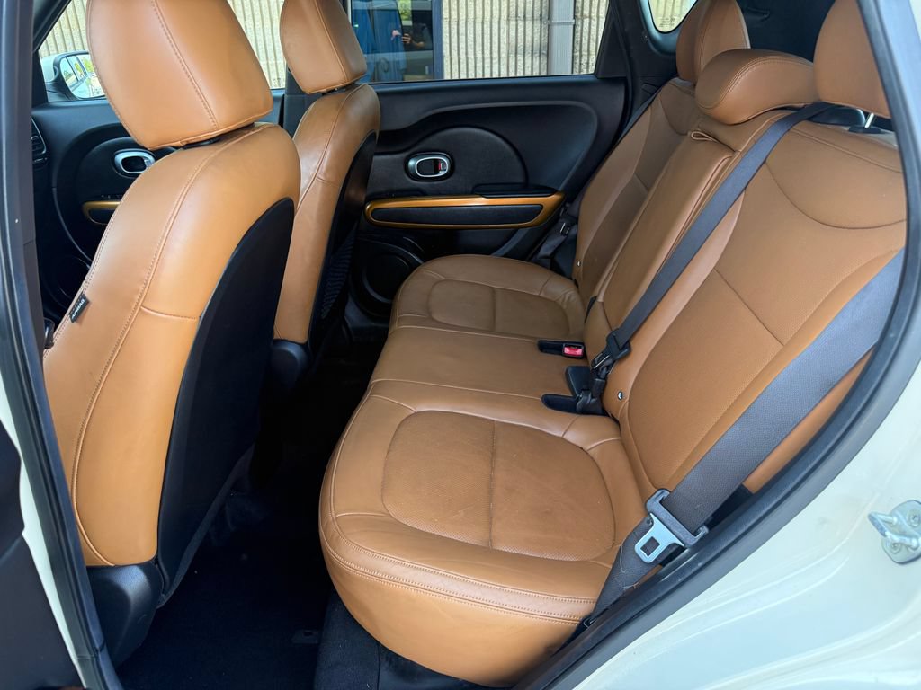 Used 2015 Kia Soul ! w/ Umber Package 1 FWD image 11