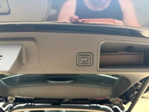 Used 2022 GMC Terrain SLT w/ Tech Package AWD/4WD image 23
