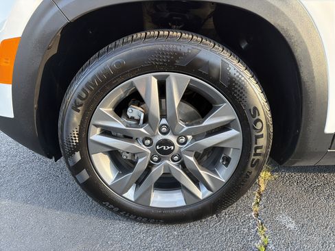 Used 2023 Kia Seltos S FWD image 10