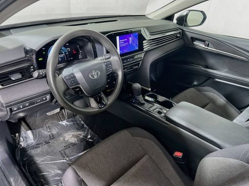 Used 2025 Toyota Camry LE FWD image 9