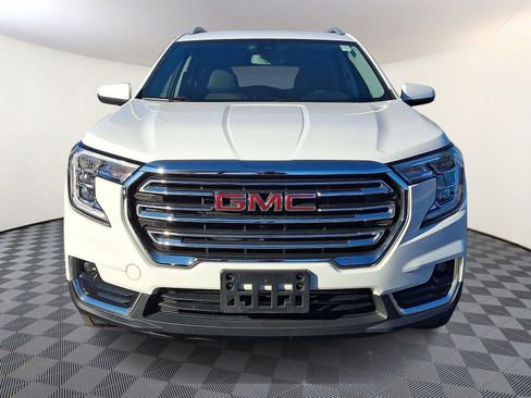 Used 2024 GMC Terrain SLT image 2