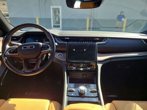 Used 2025 Jeep Grand Cherokee Summit image 21