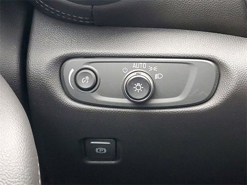 Used 2022 Chevrolet Blazer LT image 21