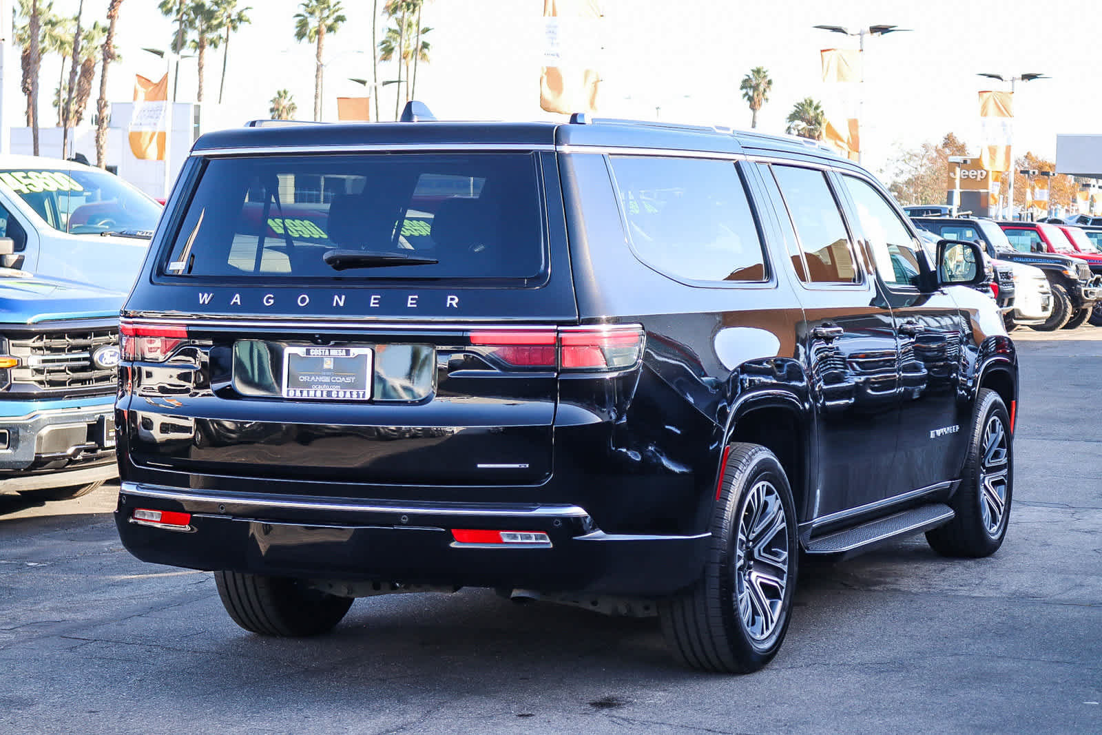 Used 2024 Jeep Wagoneer L Series II RWD image 4
