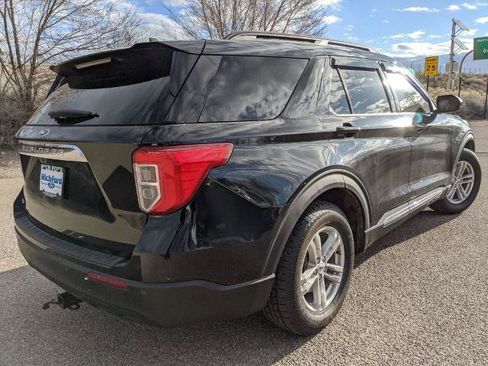 Certified 2022 Ford Explorer XLT image 3