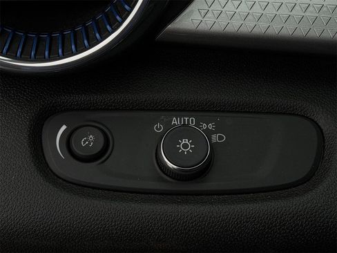 Certified 2024 Chevrolet Trax LT image 23