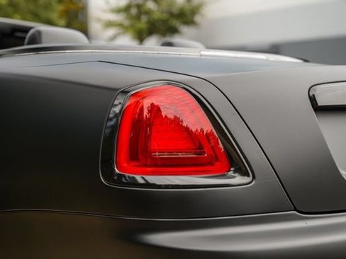 Used 2016 Rolls-Royce Dawn RWD image 24