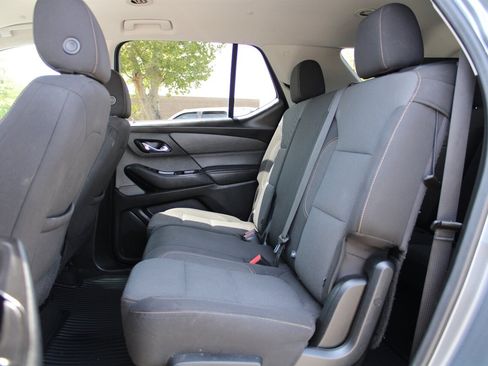 Used 2020 Chevrolet Traverse LT w/ Driver Confidence II Package AWD/4WD image 19