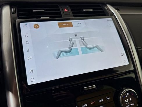 New 2026 Land Rover Discovery Dynamic SE image 18