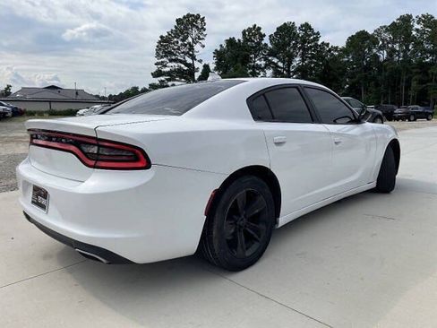 Used 2017 Dodge Charger SXT RWD image 8