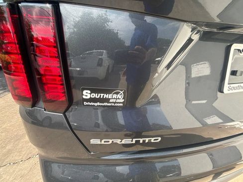 Used 2023 Kia Sorento S w/ Panoramic Sunroof Package FWD image 25