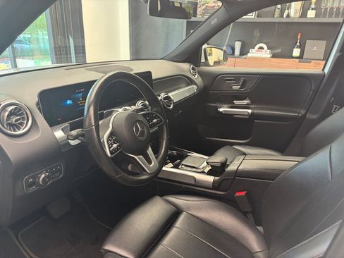 Used 2021 Mercedes-Benz GLB 250 4MATIC w/ Premium Package image 5