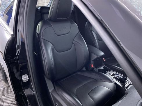 Used 2023 Jeep Cherokee Altitude Lux image 31