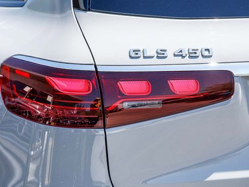 Certified 2025 Mercedes-Benz GLS 450 4MATIC image 8