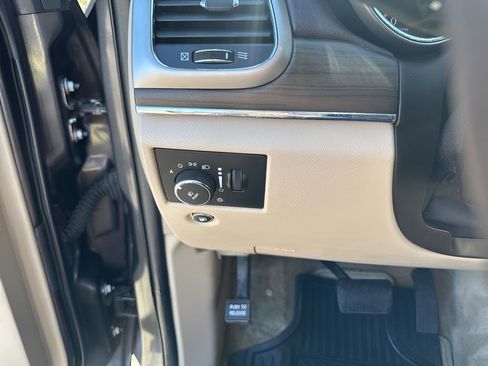 Used 2017 Jeep Grand Cherokee Overland image 28