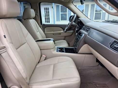 Used 2013 Chevrolet Avalanche LT w/ Suspension Package, Off-Road image 24