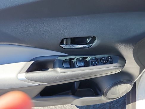 Used 2024 Nissan Kicks SR w/ SR Premium Package FWD image 18
