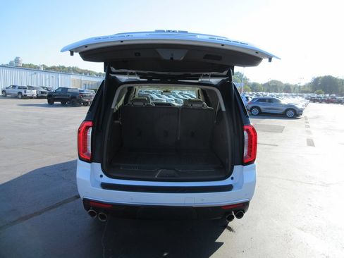 Used 2023 GMC Yukon XL Denali AWD/4WD image 8
