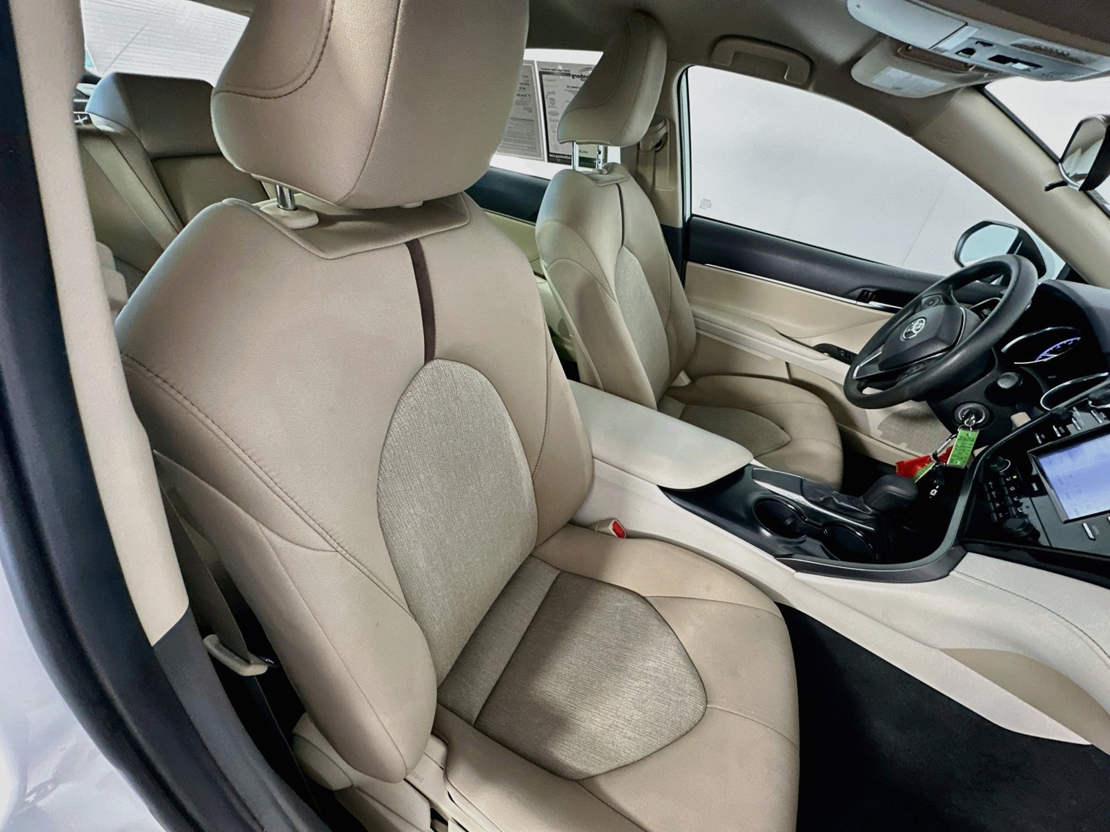 Used 2020 Toyota Camry LE FWD image 25