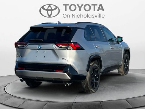 Used 2024 Toyota RAV4 SE image 6
