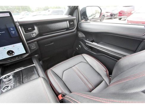 Used 2022 Ford Expedition Max Limited image 14