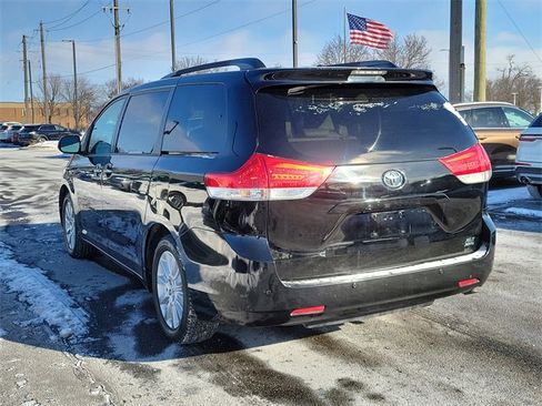 Used 2014 Toyota Sienna XLE image 3