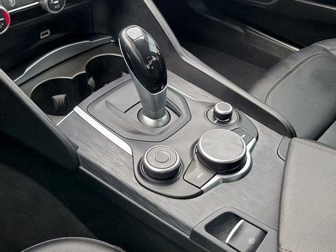 Used 2019 Alfa Romeo Giulia w/ Nero Edizione RWD image 27