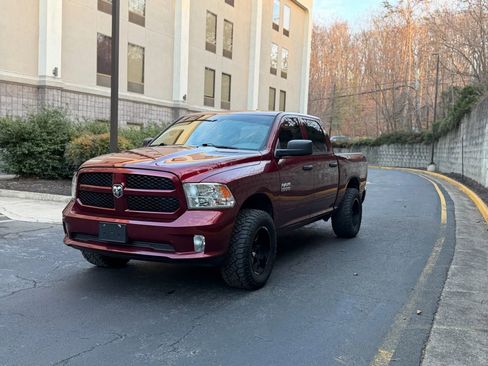 Used 2018 RAM 1500 Express w/ Express Value Package image 3