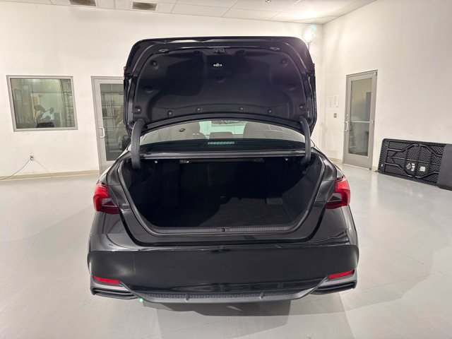 Used 2019 Toyota Avalon Limited FWD image 9