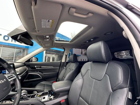 Used 2025 Kia Telluride EX w/ EX Captain's Chair Package image 12
