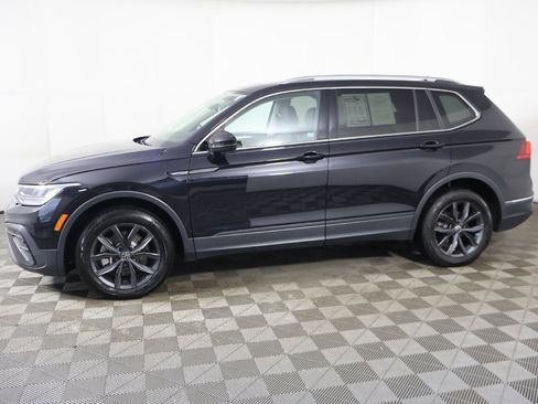 Used 2022 Volkswagen Tiguan SE w/ Panoramic Sunroof Package image 16