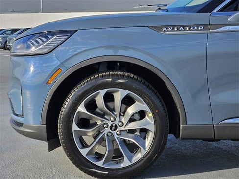 New 2026 Lincoln Aviator Reserve image 9