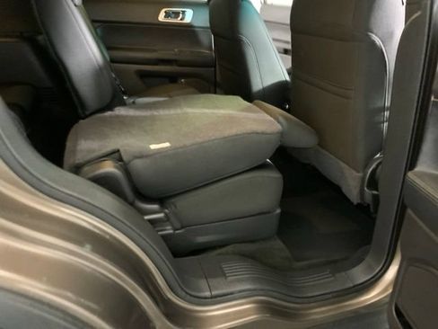 Used 2015 Ford Explorer XLT AWD/4WD image 30