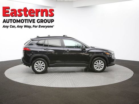 Used 2022 Toyota Corolla Cross LE image 41