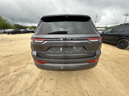 New 2026 Jeep Grand Cherokee Limited AWD/4WD image 4