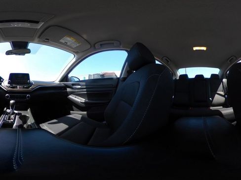 Used 2025 Nissan Altima 2.5 SV FWD image 38