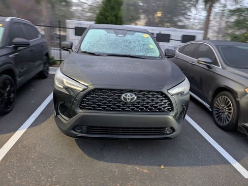 Certified 2024 Toyota Corolla Cross L image 2