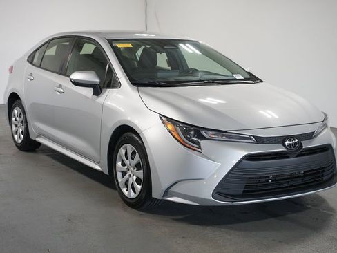 Certified 2023 Toyota Corolla LE image 3