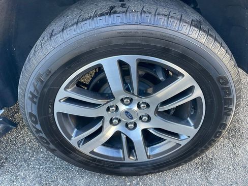 Used 2024 Ford Expedition Limited image 28