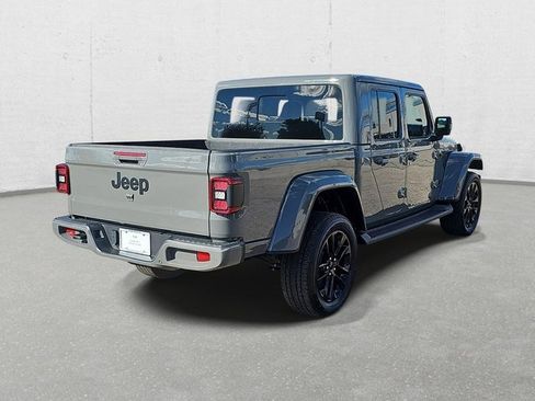 Used 2023 Jeep Gladiator Overland image 4