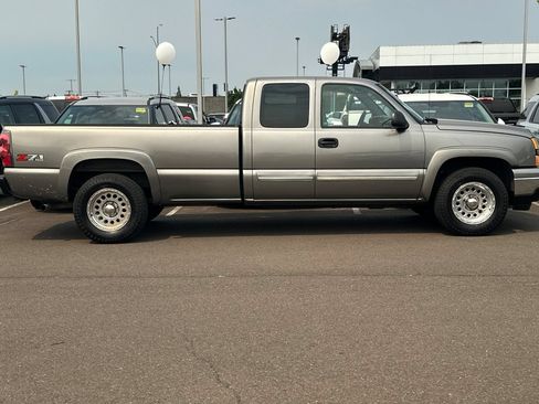 Used 2006 Chevrolet Silverado 1500 LT w/ Light Duty Power Package AWD/4WD image 3
