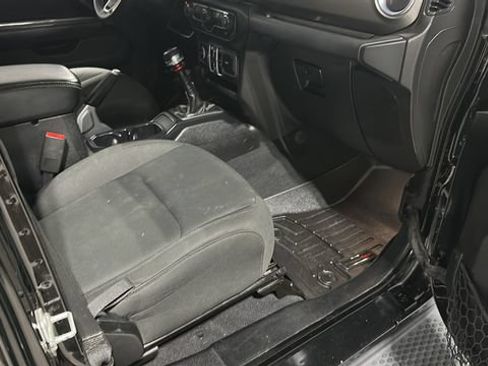 Used 2018 Jeep Wrangler Unlimited Sahara AWD/4WD image 26