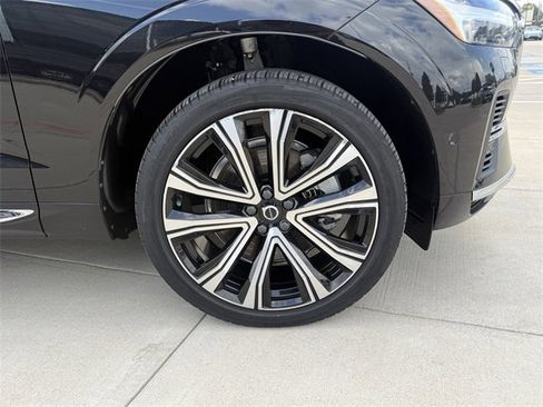 Certified 2023 Volvo XC60 T8 Ultimate w/ Climate Package image 9