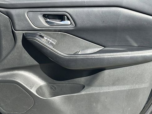 Used 2025 Nissan Rogue SV image 15