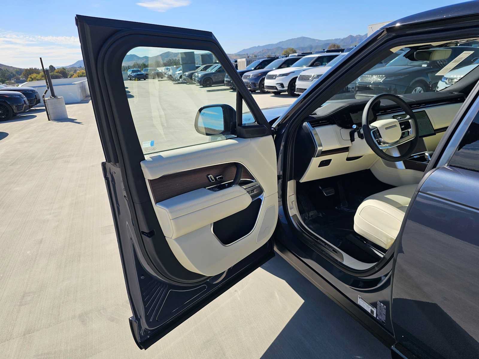 New 2026 Land Rover Range Rover SE AWD/4WD image 19