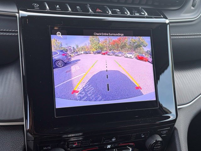 Used 2024 Jeep Grand Cherokee Altitude AWD/4WD image 3