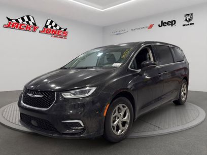 Used 2024 Chrysler Pacifica Limited w/ Trailer Tow Group